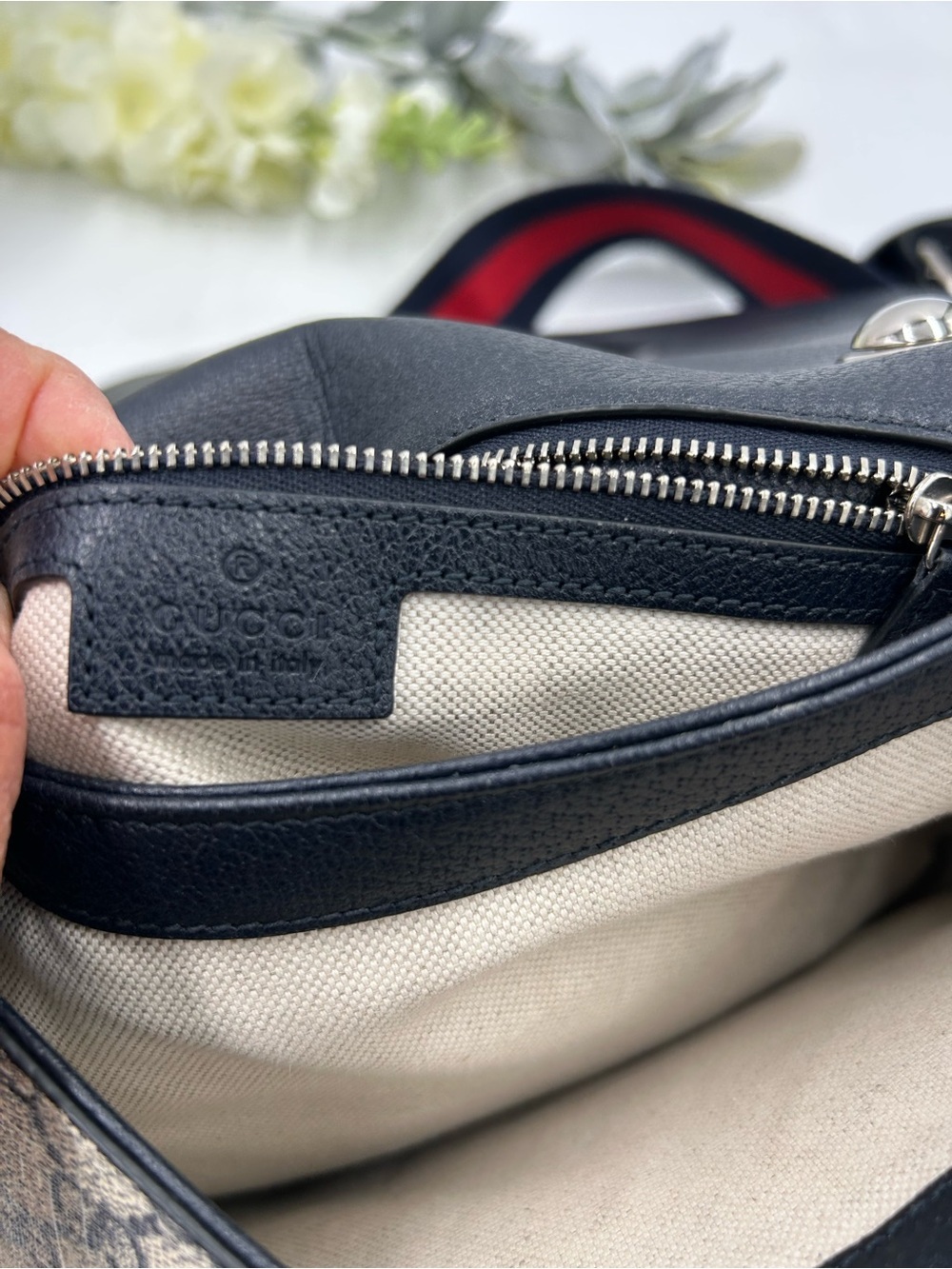 Women's Gucci Blondie iconic GG Supreme canvas shoulder Bag made in Italy - Picture 13 of 16